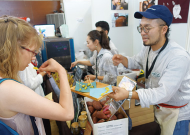 世界の「食の不均衡」解消に取り組むNPO法人と連携食の課題を学ぶ機会を中高生に提供